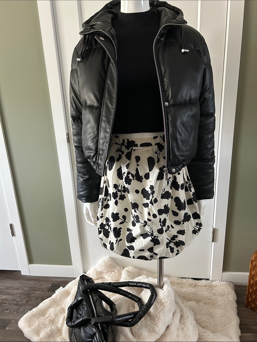 Moncler Apres Ski Ensemble 4 pieces 🖤🖤 - Picture 16 of 16